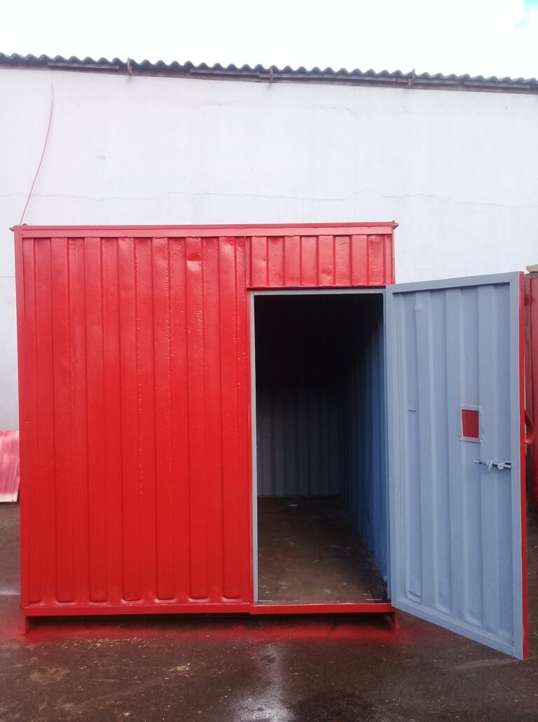 Available Containers 10ft used container with door r12,500