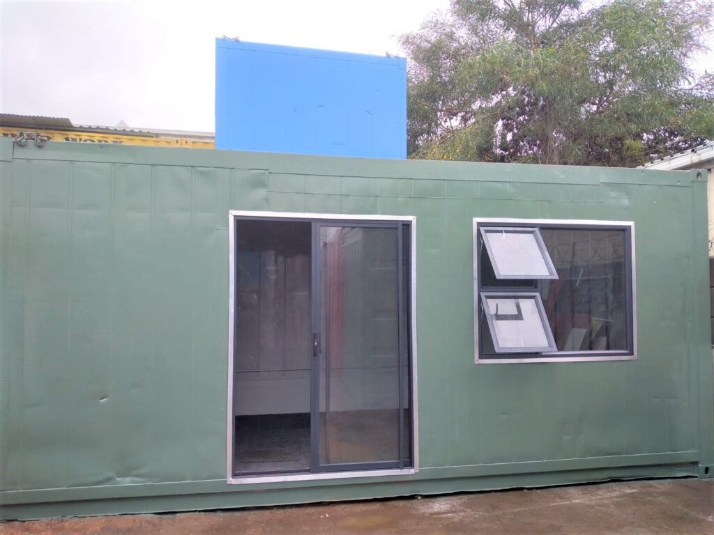 Available Containers 20ft fully insulated executive site office r26,000